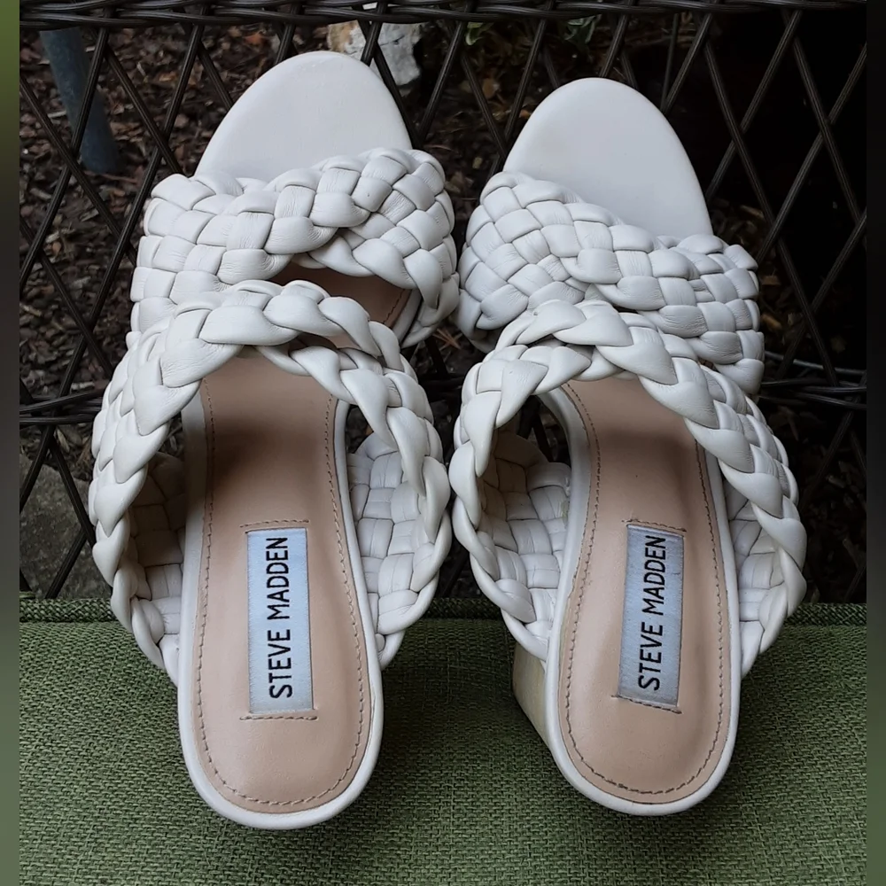 Steve Madden Twisted Braided Faux Leather Sandal Size 9M.
